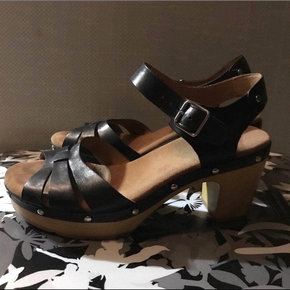 Clark’s Ledella Trail Sandal Size 7.5